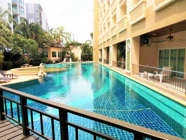 Imagen de la piscina del Hotel Penthouse Studio Apartment The Residence Jomtien. Foto 17
