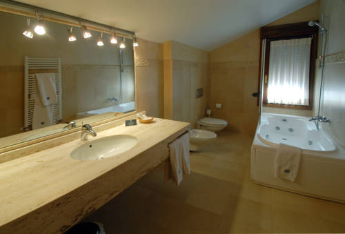 Imagen de la habitación del Hotel Peñarrubia. Foto 5