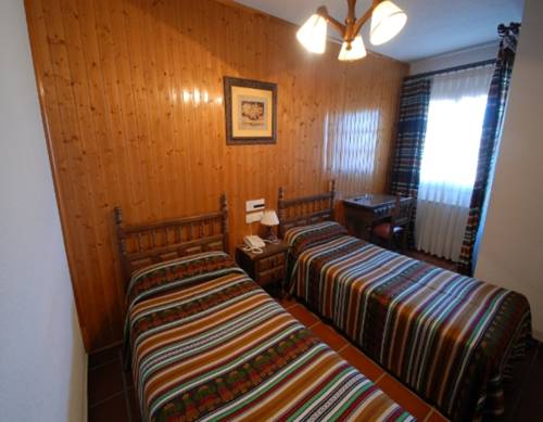 Imagen de la habitación del Hotel Peñarrubia. Foto 7