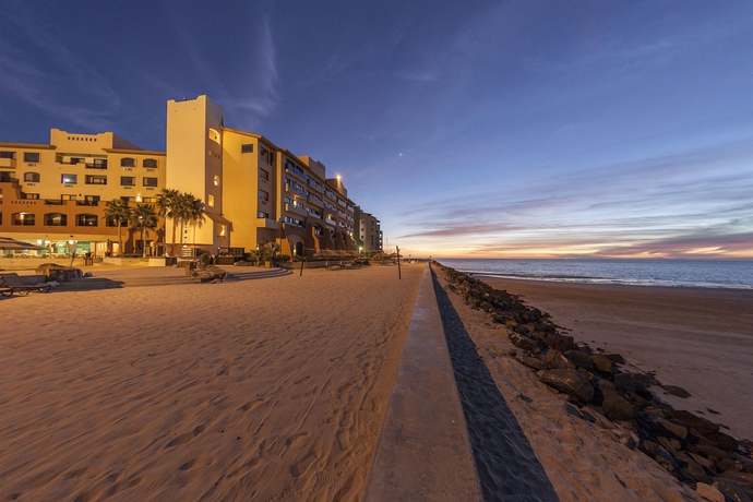 Imagen de los exteriores del Hotel Pe&ntilde;asco Del Sol. Foto 11