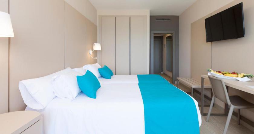 Imagen de la habitación del Hotel Peñiscola Palace. Foto 7