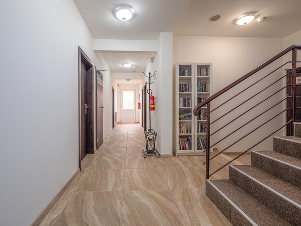 Imagen de los interiores del Hotel Penzi&oacute;n ARIES. Foto 13