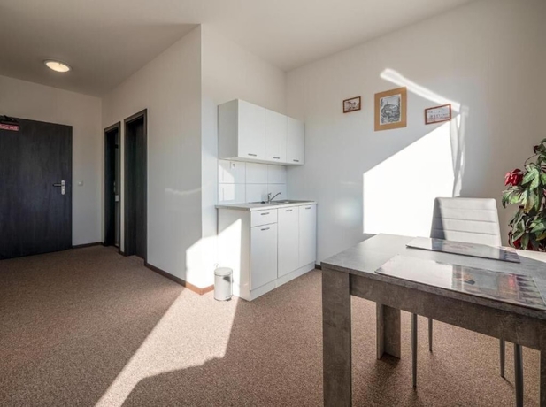 Imagen de los interiores del Hotel Penzi&oacute;n ARIES. Foto 16
