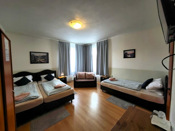Imagen de la habitación del Hotel Penzi&oacute;n Al Corso. Foto 13