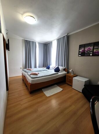 Imagen de la habitación del Hotel Penzi&oacute;n Al Corso. Foto 18