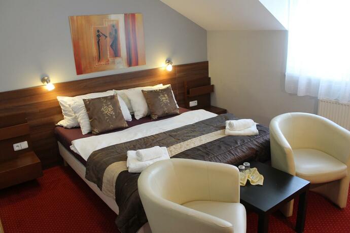 Imagen general del Hotel Penzi&oacute;n Hellene. Foto 11