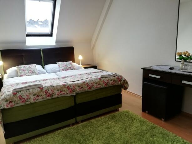 Imagen de la habitación del Hotel Penzi&oacute;n PANDA. Foto 15