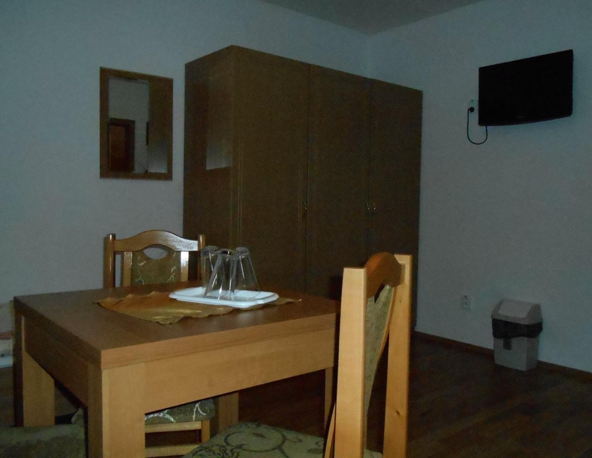 Imagen general del Hotel Penzi&oacute;n Pars. Foto 9