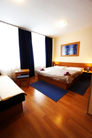 Imagen de la habitación del Hotel Penzi&oacute;n Talisman. Foto 16