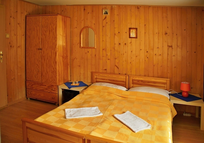Imagen de la habitación del Hotel Penzi&oacute;n Western. Foto 3