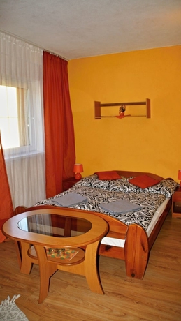 Imagen de la habitación del Hotel Penzi&oacute;n Western. Foto 10