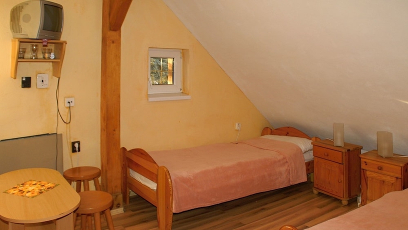 Imagen de la habitación del Hotel Penzi&oacute;n Western. Foto 13