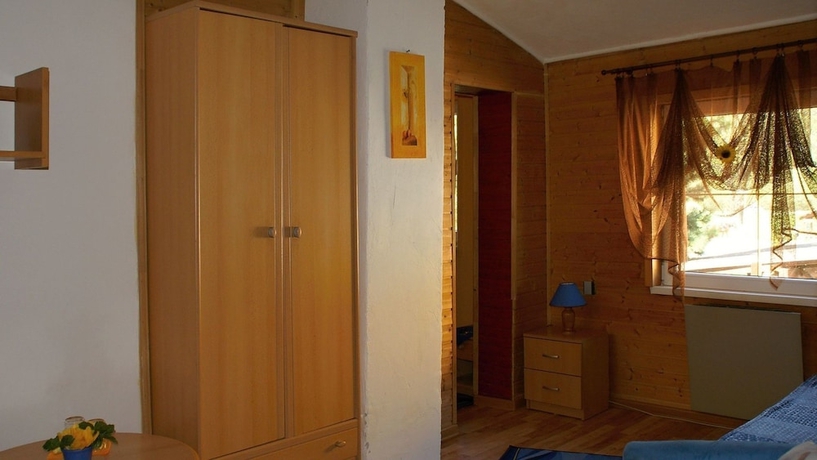 Imagen de la habitación del Hotel Penzi&oacute;n Western. Foto 15