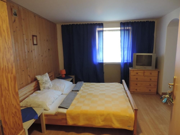 Imagen de la habitación del Hotel Penzi&oacute;n Western. Foto 18