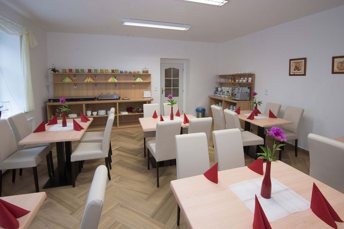 Imagen de los interiores del Hotel Penzion Jasm&iacute;n. Foto 16