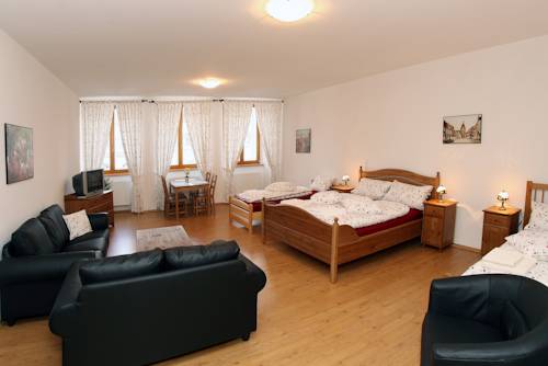 Imagen de la habitación del Hotel Penzion U Chodsk&eacute;ho Hradu. Foto 11