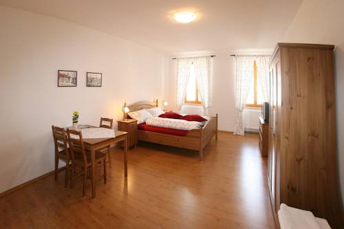 Imagen de la habitación del Hotel Penzion U Chodsk&eacute;ho Hradu. Foto 15