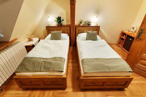 Imagen de la habitación del Hotel Penzion U Křiv&eacute;ho Psa. Foto 13