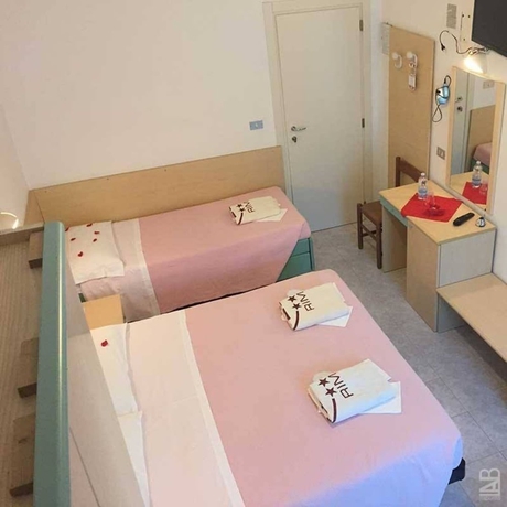 Imagen de la habitación del Hotel Peonia. Foto 6