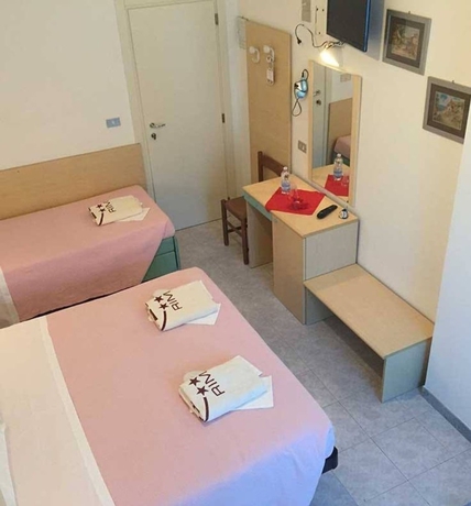 Imagen de la habitación del Hotel Peonia. Foto 9