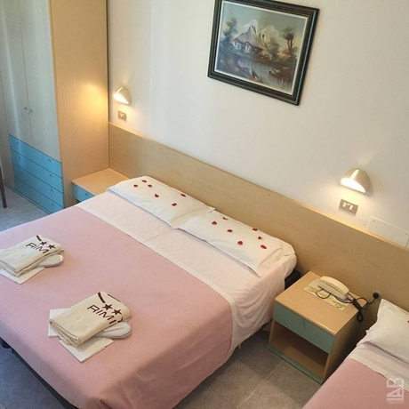 Imagen de la habitación del Hotel Peonia. Foto 10