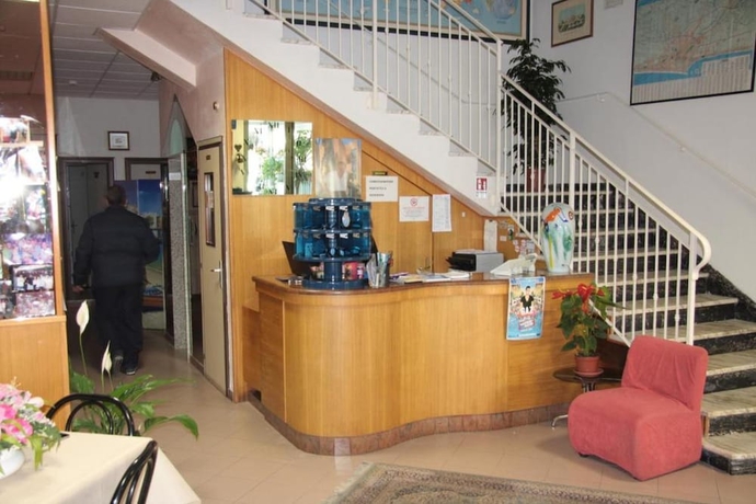 Imagen de los interiores del Hotel Peonia. Foto 14