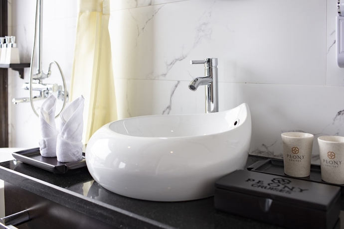 Imagen de la habitación del Hotel Peony Cruises. Foto 19