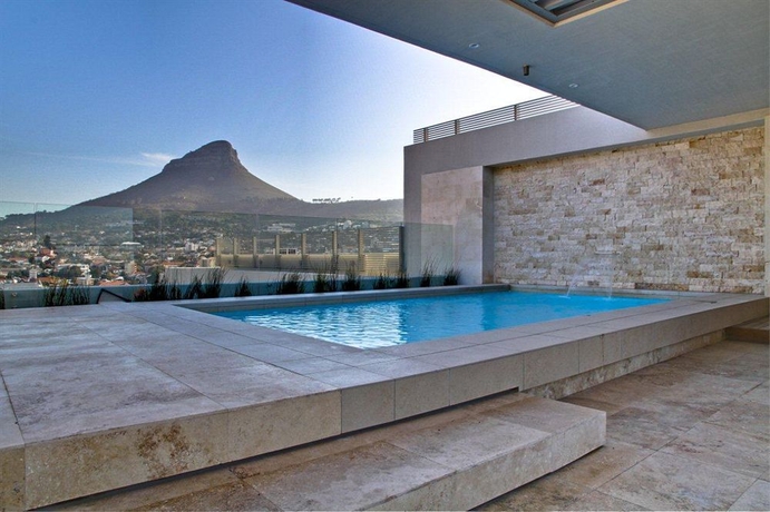 Imagen de la piscina del Hotel Pepperclub. Foto 16