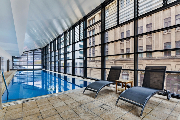 Imagen de la piscina del Hotel Peppers Waymouth. Foto 15