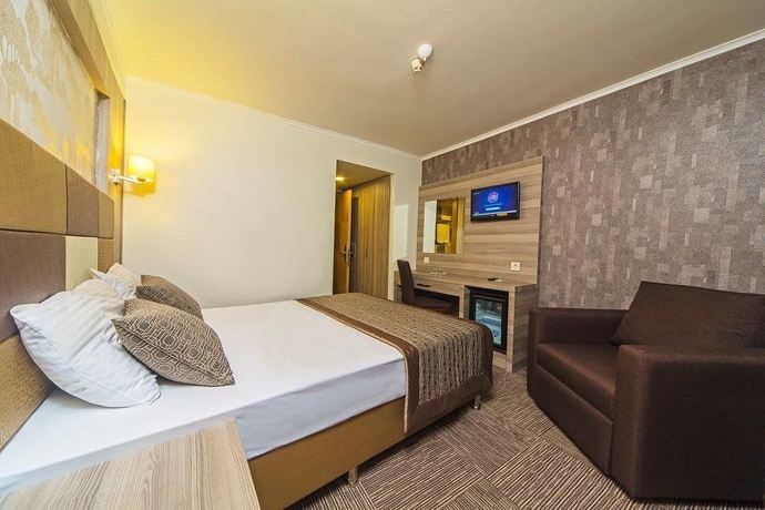 Imagen de la habitación del Hotel Pera Arya. Foto 5