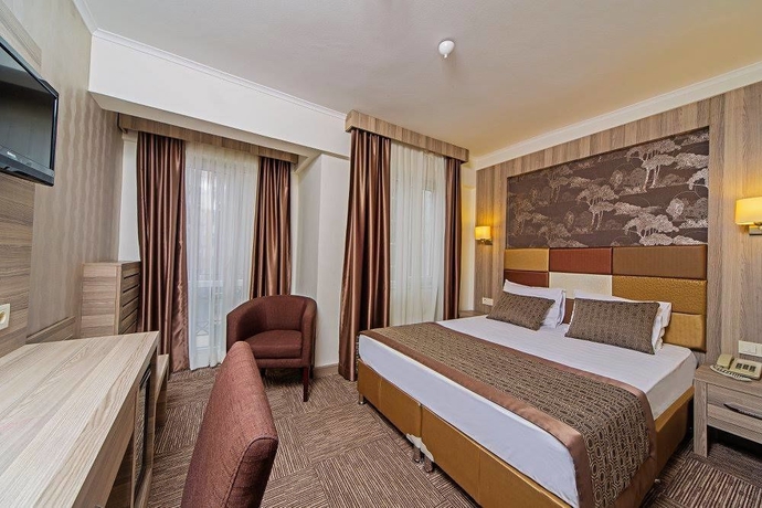 Imagen de la habitación del Hotel Pera Arya. Foto 6