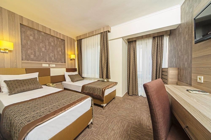 Imagen de la habitación del Hotel Pera Arya. Foto 8