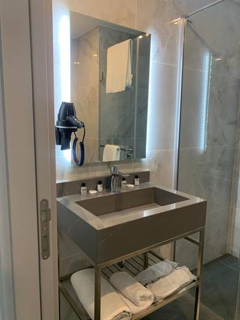 Imagen de la habitación del Hotel Pera Bosphorus. Foto 5