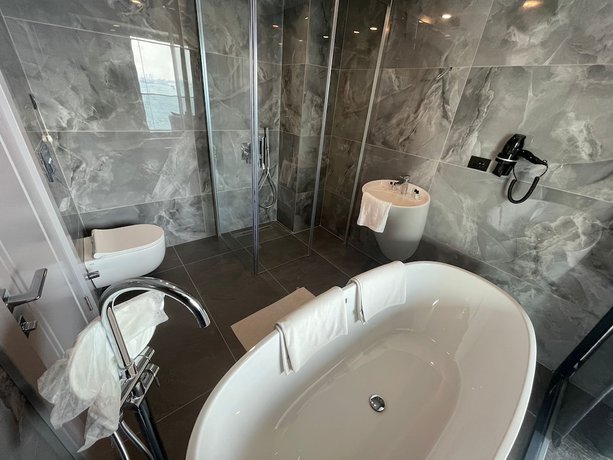 Imagen de la habitación del Hotel Pera Bosphorus. Foto 10