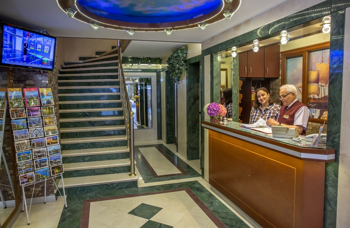 Imagen de los interiores del Hotel Pera Capitol. Foto 14