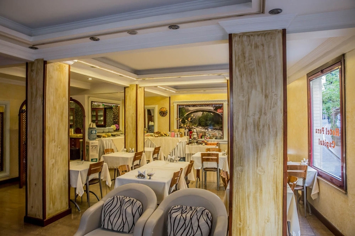 Imagen del bar/restaurante del Hotel Pera Capitol. Foto 5
