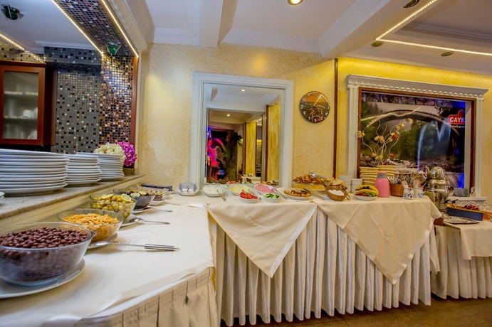 Imagen del bar/restaurante del Hotel Pera Capitol. Foto 6