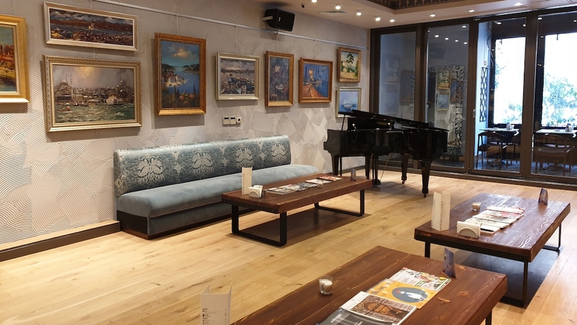 Imagen de los interiores del Hotel Pera Tulip. Foto 18