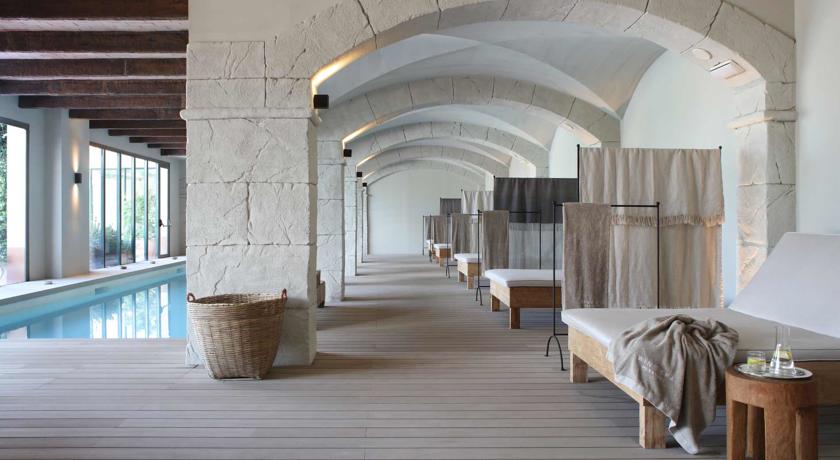 Imagen de la piscina del Hotel Peralada Wine Spa & Golf. Foto 12