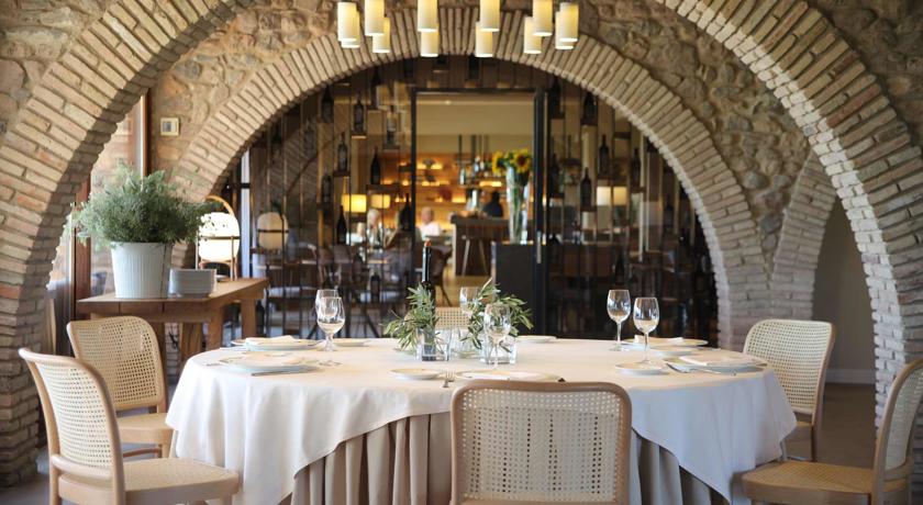 Imagen del bar/restaurante del Hotel Peralada Wine Spa & Golf. Foto 4