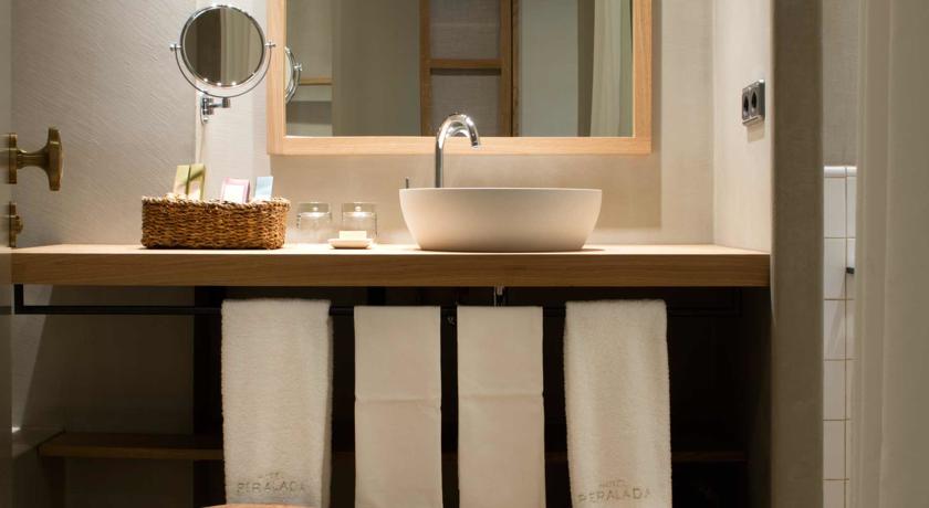 Imagen de la habitación del Hotel Peralada Wine Spa & Golf. Foto 8