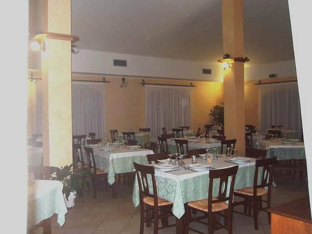 Imagen del bar/restaurante del Hotel Perda Rubia. Foto 9