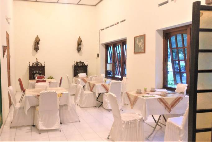 Imagen del bar/restaurante del Hotel Perdana. Foto 3