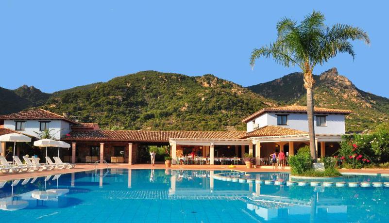 Imagen de la piscina del Hotel Perdepera Resort. Foto 17