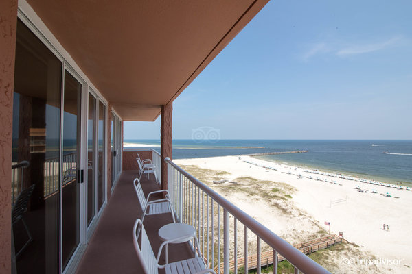 Imagen de los exteriores del Hotel Perdido Beach Resort. Foto 3