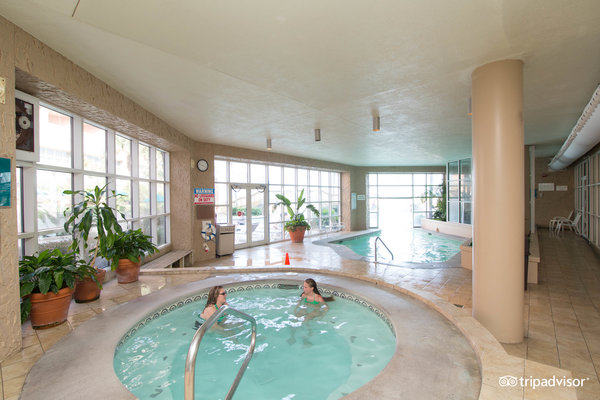 Imagen de la piscina del Hotel Perdido Beach Resort. Foto 8