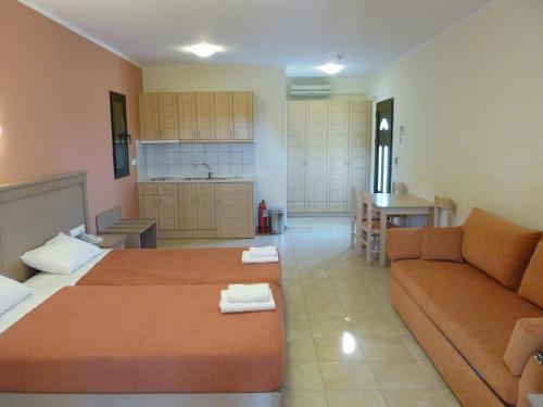 Imagen de la habitación del Hotel Perdika Resort. Foto 6