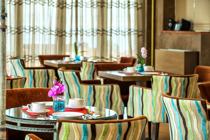 Imagen del bar/restaurante del Hotel Perea, Peraia. Foto 4