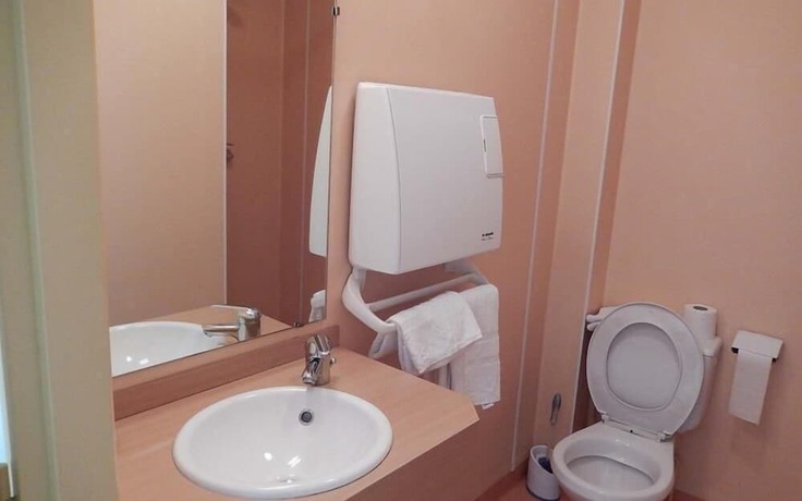 Imagen de la habitación del Hotel Peret. Foto 12