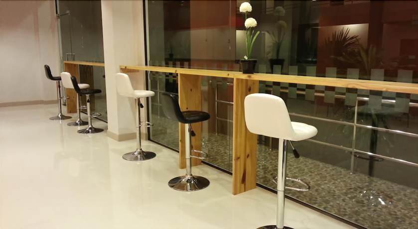 Imagen de los interiores del Hotel Perfect Place, Surat Thani. Foto 17